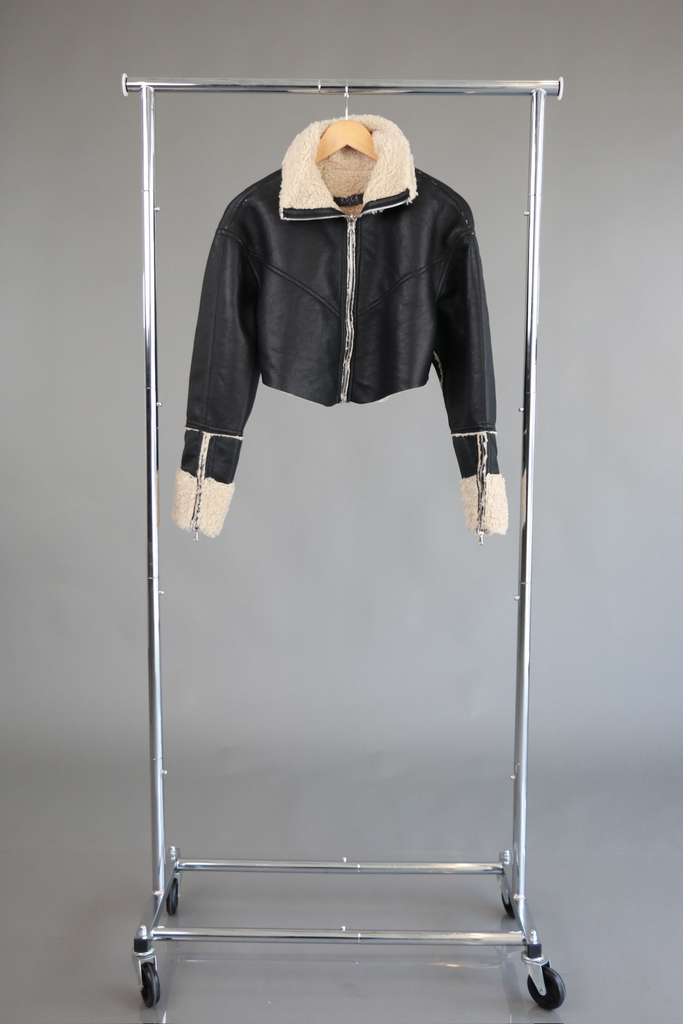 [RB06304] Vina Crop Negro